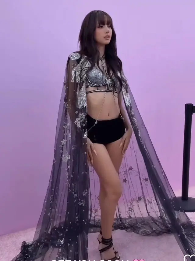 Lisa Blackpink untuk Pertama Kalinya Hadir di Victoria's Secret Fashion Show. [@lalalalisa_m]