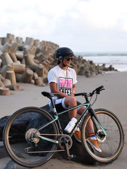 (Instagram/nirinazubir_)