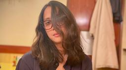 Pasca keluar dari Yovie and Nuno, Dikta menunjukkan pesonanya yang berbeda dengan gaya rambut gondrong. Ia semakin memanjangkan rambut gondrongnya sehingga tampak menjadi super gondrong. Tak jarang, pria kelahiran 10 Januari 1986 itu juga memamerkan rambutnya dengan cara digerai. (Liputan6.com/IG/@dikta)
