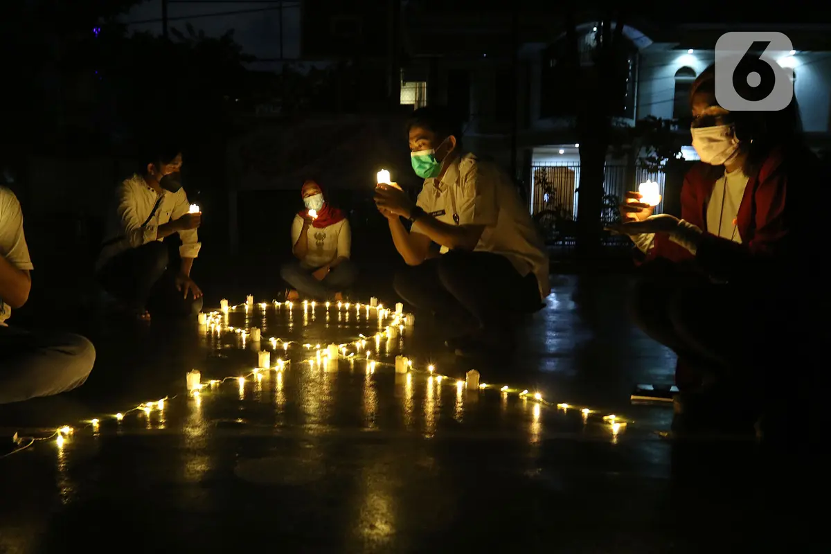 FOTO: Nyala Lampu Malam Renungan Hari AIDS Sedunia