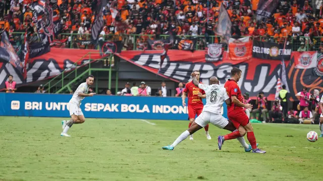 Pertandingan BRI Liga 1 antara Persija melawan Persib