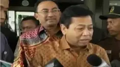 Setya Novanto tetap membantah mencatut nama Presiden, hingga aksi penerjun payung asal Rusia yang hanya dari ketinggian 40 meter.
