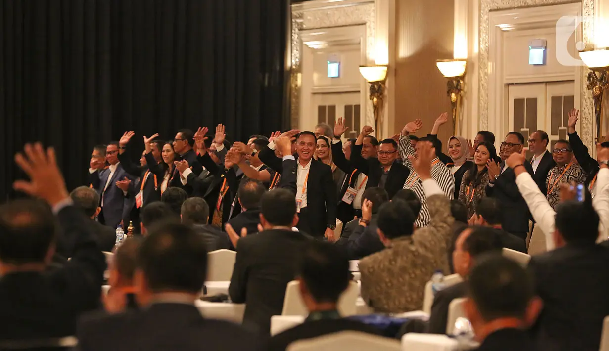 Calon Ketua Umum PSSI Periode 2019-2023 Mochamad Iriawan alias Iwan Bule menghadiri Kongres Luar Biasa (KLB) Pemilihan PSSI di Jakarta, Sabtu (2/11/2019). Agenda utama KLB PSSI ini adalah memilih ketua umum, dua wakil ketua umum, dan 12 orang komite eksekutif (exco). (Liputan6.com/Herman Zakharia)