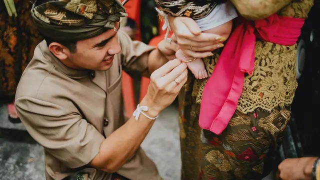 6 Momen Acara Sakral Nelu Bulani Anak Westny DJ, Kental Adat Bali