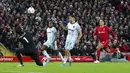 Pemain West Ham United Pablo Fornals (kedua kanan) bereaksi ketika penjaga gawang Liverpool Alisson (kiri) menyelamatkan gawangnya pada pertandingan sepak bola Liga Inggris di Stadion Anfield, Liverpool, Inggris, 5 Maret 2022. Liverpool menang 1-0. (AP Photo/Jon Super)