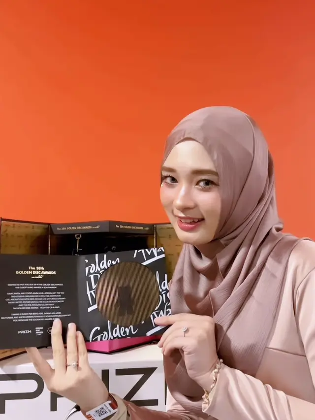 Gaya Inara Rusli di Golden Disk Award
