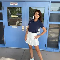 Farah Quinn mengaku 'GR' senang saat ia dikira siswi di sekolah anaknya di Arizona,  Amerika. Plus ditawari jadi tim cheerleader di sana. (Foto: Instagram @farahqueennofficial)
