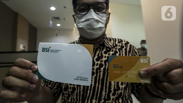 FOTO: Pelayanan Bank Syariah Indonesia Usai Diresmikan Jokowi