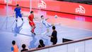 <p>Pemian Timnas Futsal Argentina, Matias Rosa (kanan) mengontrol bola dibayangi pemain Indonesia, Muhammad Rizki Xavier dalam laga lanjutan 4 Nations World Series 2025 di Jakarta International Velodrome, Rawamangun, Sabtu (01/02/2025). (Bola.com/Bagaskara Lazuardi)</p>