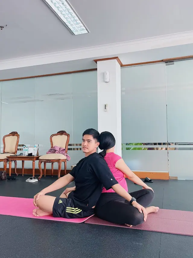 Erina Gudono lakoni prenatal yoga (Instagram/jamilatus.sadiyah)