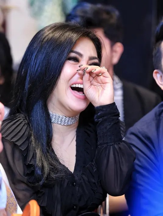 Sejak lama penyanyi yang selalu tampil cantik, Syahrini berteman dengan Paris Hilton, artis dari Amerika Serikat. Hal itu diungkapkan oleh Syahrini belum lama ini. (Adrian Putra/Bintang.com)