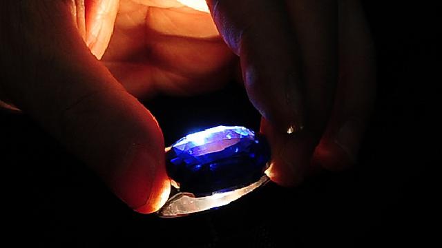 Wow! Batu Safir Biru bernilai Rp 2,43 triliun berhasil ditemukan
