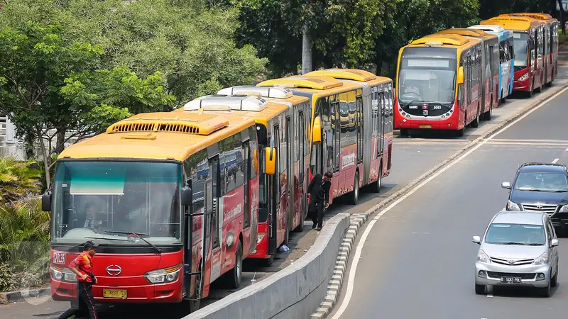 20160106-Penghuni Rusun Gratis Naik Transjakarta-Jakarta