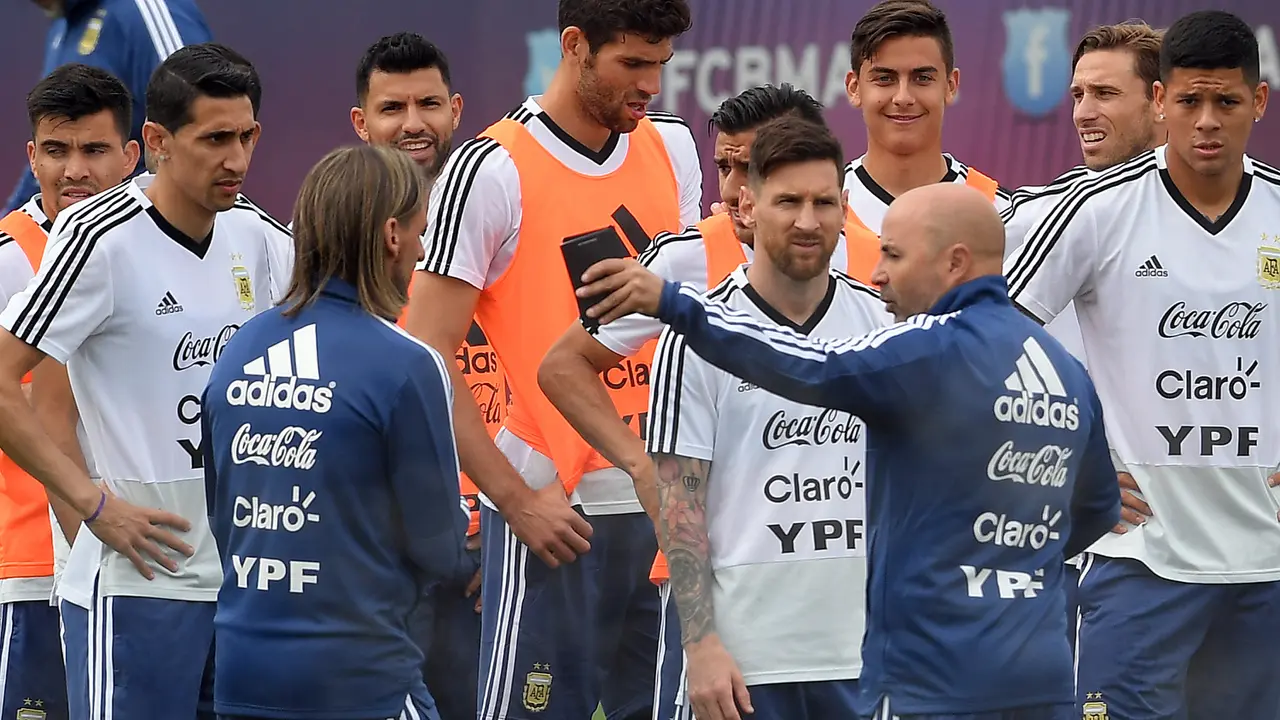 FOTO: Hadapi Piala Dunia, Argentina Latihan di Markas Barcelona