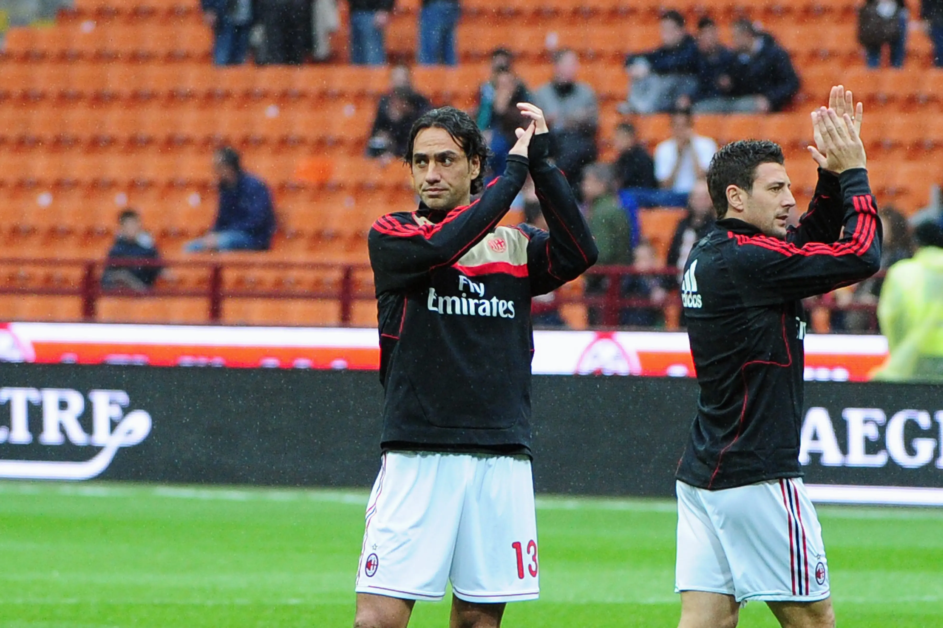 Alessandro Nesta (kiri) menghabiskan karier di Eropa bersama AC Milan (OLIVIER MORIN / AFP)
