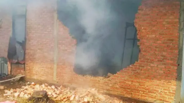 Kondisi rumah di Pekanbaru yang menyebabkan bocah tewas terbakar.