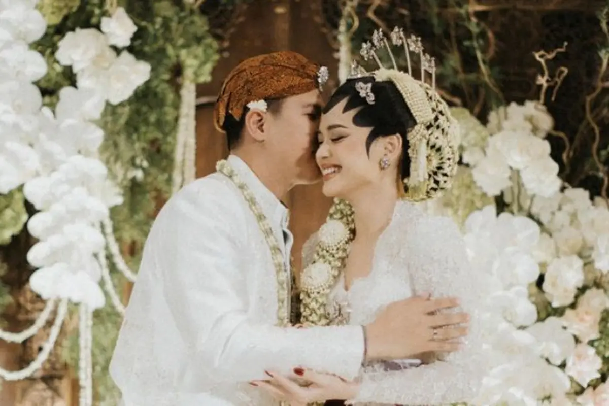 Pesona Istri Nino RAN, Dhabitannisa Auni saat Akad Nikah