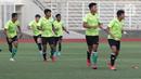 Pesepak bola yang tergabung dalam Timnas Indonesia U-19 saat berlatih di Stadion Madya Gelora Bung Karno, Jakarta, Selasa (21/6/2022). Timnas Indonesia U-19 akan mengarungi Piala AFF U-19 2022 yang digelar pada 2-15 Juli 2022 mendatang. (Liputan6.com/Helmi Fithriansyah)