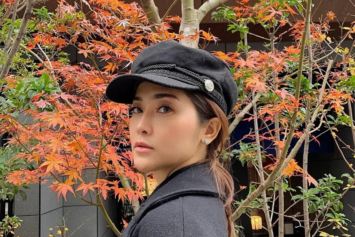 FOTO: Gaya Penampilan Eva Anindita saat Pakai Topi, Makin Menawan