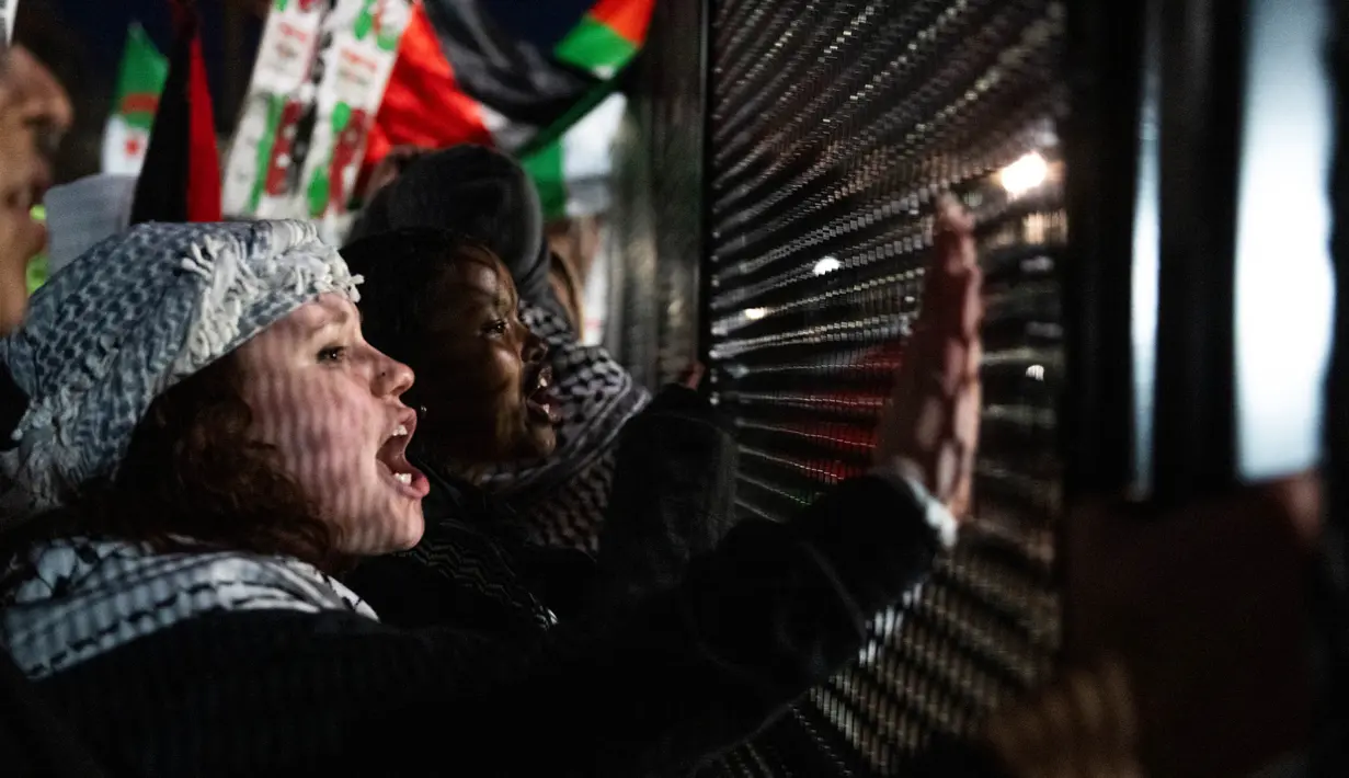 Tercatat, 23.708 warga Palestina di Jalur Gaza meninggal duni akibat pemboman militer Israel. (ROBERTO SCHMIDT/AFP)
