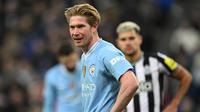 Ekspresi pemain Manchester City, Kevin De Bruyne saat laga lanjutan Liga Inggris 2023/2024 melawan Newcatle United di St James' Park, Newcastle, Inggris, Minggu (14/01/2024) dini hari WIB. (AFP/Oli Scarff)