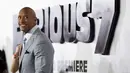 Dwayne Johnson saat menghadiri pemutaran perdana "Furious 7" di TCL Chinese Theatre IMAX, Los Angeles, Rabu (1/4/2015). Film tersebut menghadirkan aktor Paul Walker yang meninggal musim gugur lalu sebelum menyelesaikan film.(REUTERS/Mario Anzuoni)