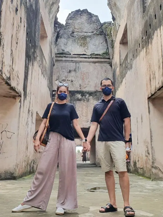 6 Potret Indah Indriana Bersama Suami Liburan ke Yogyakarta