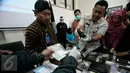 Petugas menunjukan barang bukti gelar perkara narkoba di BNNP DIY (19/08). BNNP berhasil mengungkap kasus peredaran narkoba di Lapas narkoba Pakem dengan menetapkan 4 tersangka. (Boy Harjanto)