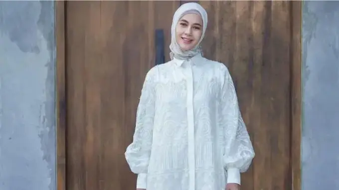 Inspirasi Baju gamis Paula Verhoeven (credit: instagram @paula_verhoeven).