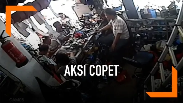 VIDEO: Terekam CCTV, Aksi Komplotan Emak-Emak Pencopet