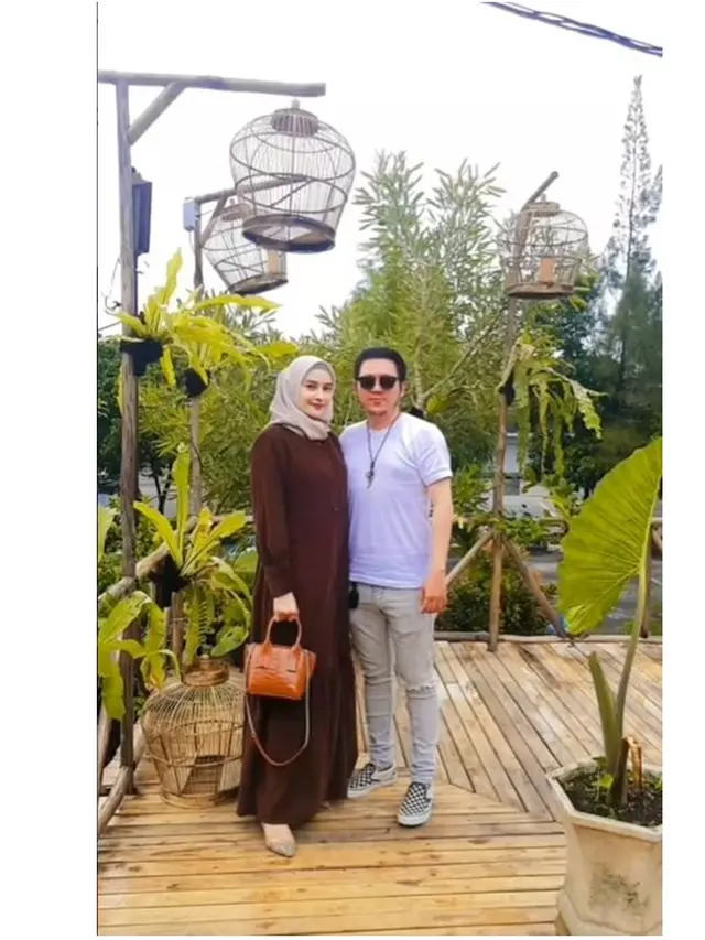 10 Tahun Menikah, Ini 6 Potret Terbaru Richie Eks Five Minutes dan Angel Qulbiah