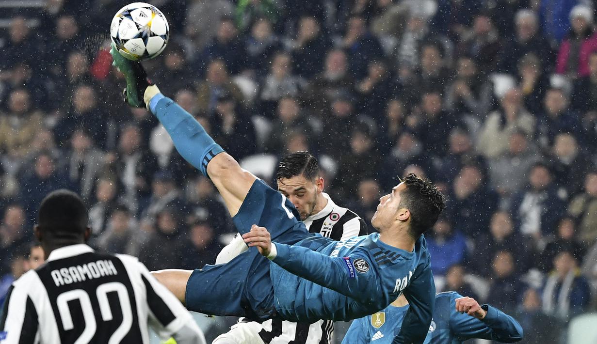 Bintang Real Madrid, Cristiano Ronaldo, saat melawan Juventus pada laga Liga Champions di Stadion Allianz, Turin, Rabu (3/4/2018). CR 7 mengakhiri kebersamaan sembilan tahun bersama Madrid untuk hijrah ke Juventus. (AFP/Alberto Pizzoli)