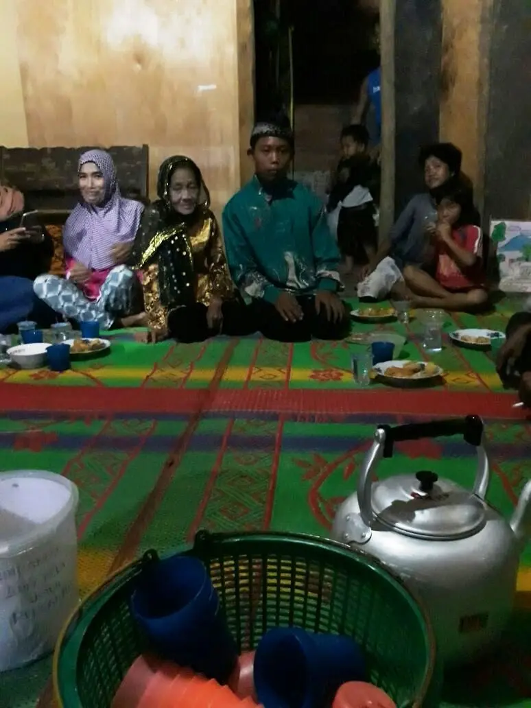 Pernikahan beda usia yang terpaut 55 Tahun terjadi di Kabupaten OKU Sumsel (Liputan6.com / ist - Nefri Inge)