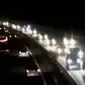 Arus lalu lintas di Tol Cipularang ramai dengan kendaraan pribadi.