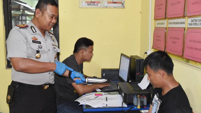 Cuplis (25), terduga pelaku pencurian dan pembawa senjata tajam. (Foto: Liputan6.com/Polres Wonosobo/Muhamad Ridlo)