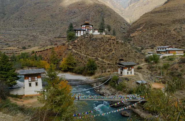 Bhutan Berada di Sisi Berlawanan