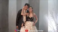 Jessica Iskandar dan Richard Kyle jalani pemotretan terbaru preweddingnya, kompak dengan El Barack. (Sumber: YouTube/Jessica Iskandar)