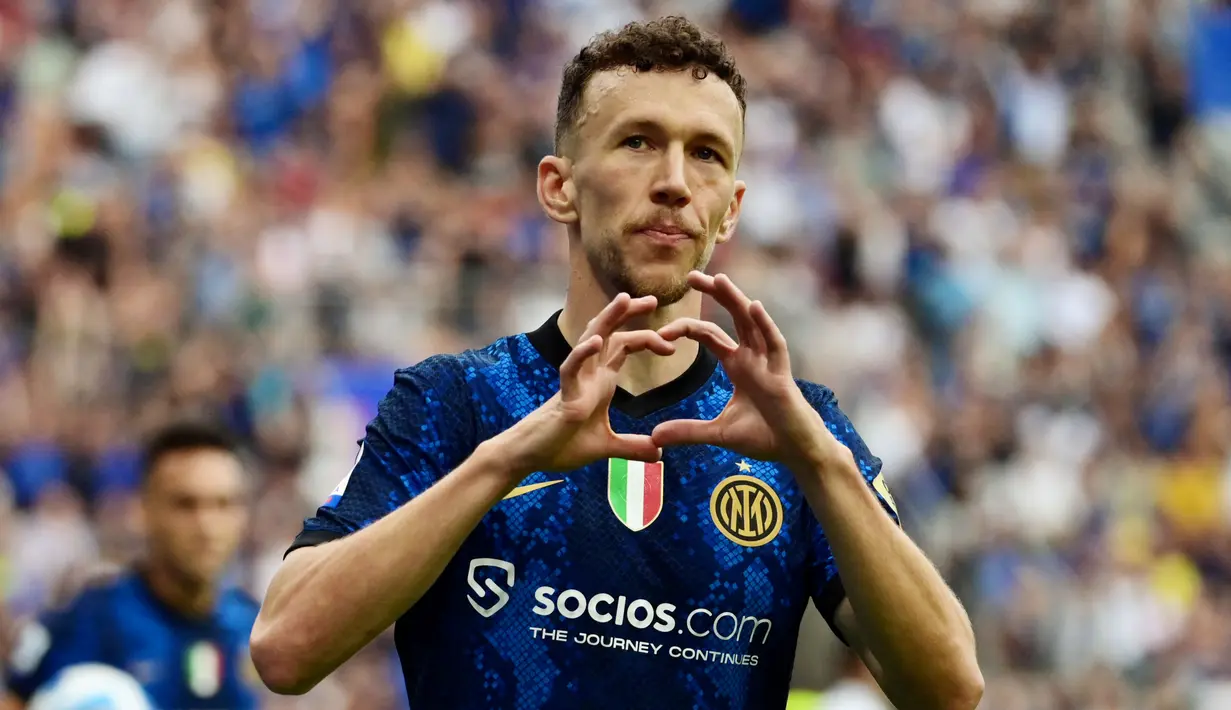 Pemain asal Kroasia itu dikabarkan akan segera bergabung dengan Tottenham Hotspur dengan durasi kontrak dua tahun. Ivan Perisic sejatinya mendapat tawaran kontrak baru dari Inter namun panggilan dari Conte yang merupakan mantan pelatihnya itu sulit ditolak. (AFP/Miguel Medina)
