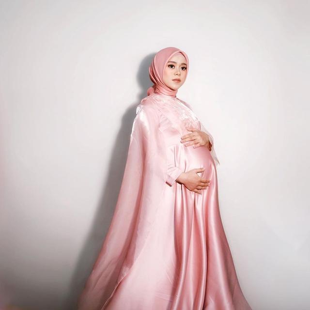 6 Potret Maternity Shoot Lesty Kejora dengan Ragam Tema, Aura Bumil Kian Terpancar