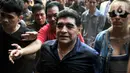 Legenda sepak bola Argentina Diego Maradona saat datang untuk menyapa penggemarnya di Stadion Gelora Bung Karno (GBK), Senayan, Jakarta, Sabtu (29/6/2013). Sebelum meninggal, Maradona dilaporkan menjalani operasi otak. (Liputan6.com/Helmi Fithriansyah)