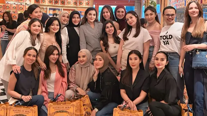 Gaya Mentereng Keluarga Raffi Ahmad Saat Gabung Geng Cendol