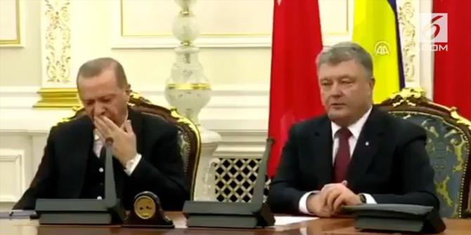 VIDEO: Rekaman Presiden Turki Tertidur Saat Konferensi Pers