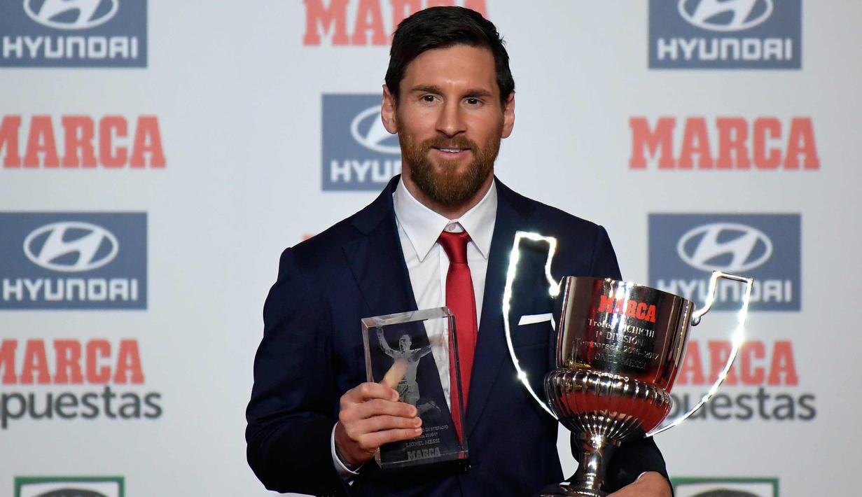 Photo Ekspresi Lionel Messi Saat Raih Dua Penghargaan Sekaligus Bola Liputan6 Com