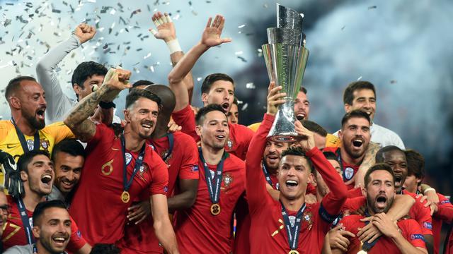 FOTO: Cristiano Ronaldo Antar Portugal Juara UEFA Nations League