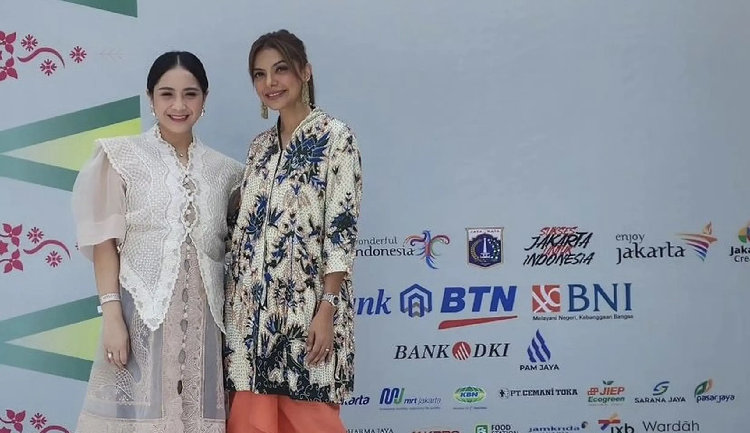 6 Pesona Nagita Slavina Kenakan Kebaya Bergaya Modern dengan Total