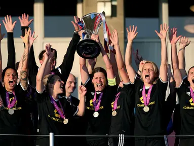 Tim sepak bola wanita Eintracht Frankfurt atau dikenal sebagai 1. FFC Frankfurt menjalani kesuksesannya di awal abad ke-21. Klub ini secara berturut-turut mampu menyabet gelar liga domestik antara tahun 2000 hingga 2003. Mereka juga pernah memenangkan Piala Wanita UEFA 2002. (AFP/Ronny Hartmann)