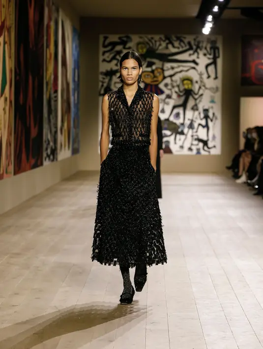 Selain koleksi terbarunya, penampilan seleb yang hadiri pagelaran busana turut mencuri perhatian. (Dior)