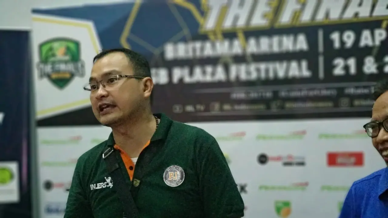 Pelatih Pelita Jaya, Johanis Winar