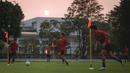 Sejumlah pemain Timnas Indonesia U-23 melakukan latihan perdana menjelang Piala AFF U-23 yang berlangsung di Lapangan A, Senayan, Jakarta, Kamis (10/08/2023). (Bola.com/Bagaskara Lazuardi)