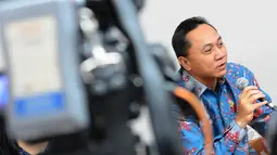 Ketua MPR, Zulkifli Hasan saat dialog santai dengan wartawan di Kompleks Parlemen Senayan, Jakarta, Senin (22/12/2014).(Liputan6.com/Andrian M Tunay)